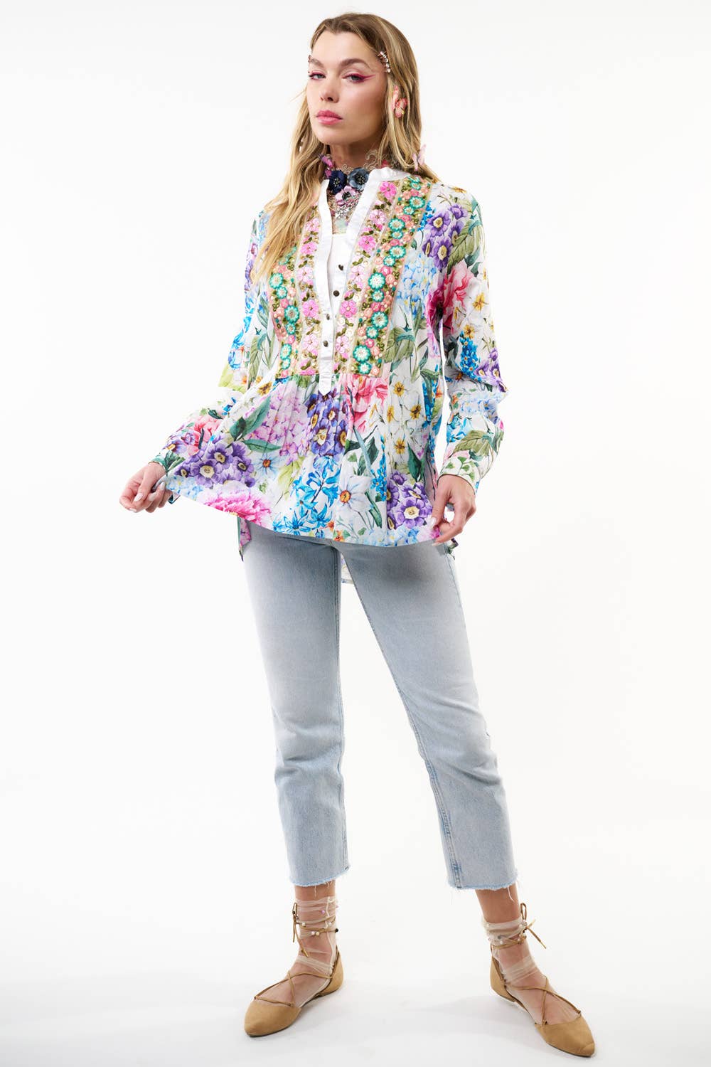 Aratta - Ibiza Embroidered Blouse / Top: White Floral / M