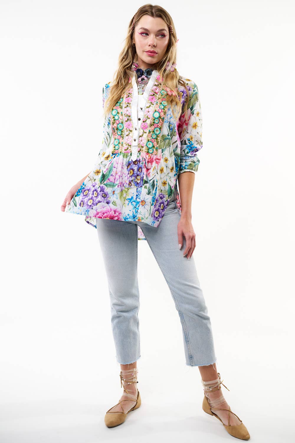 Aratta - Ibiza Embroidered Blouse / Top: White Floral / M