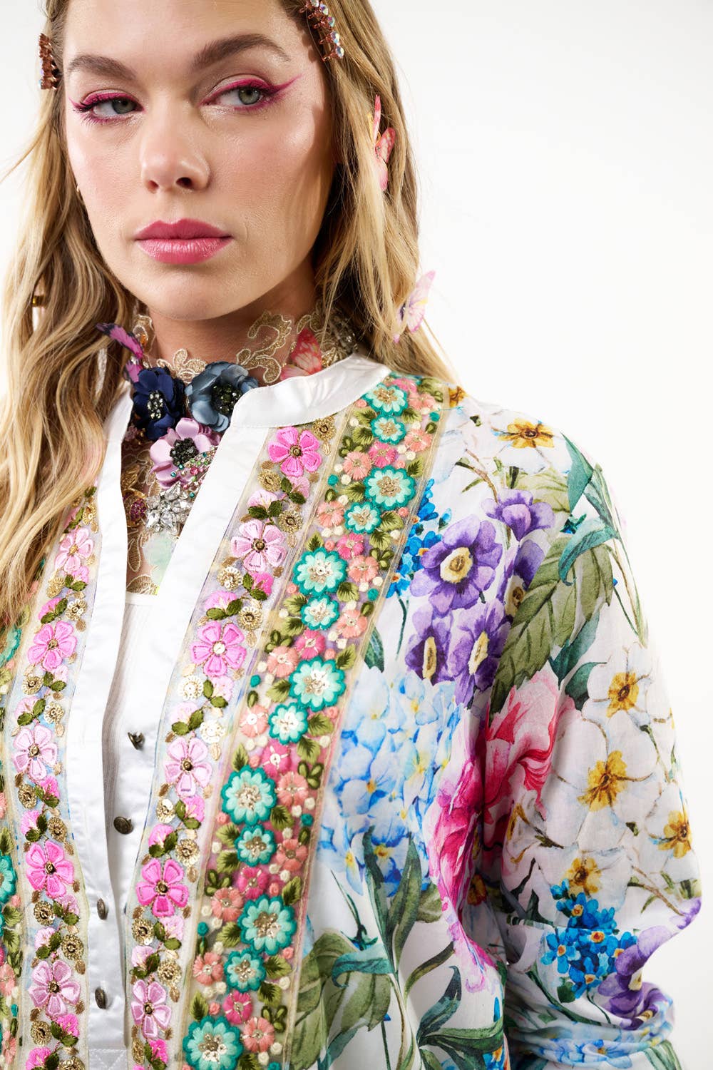 Aratta - Ibiza Embroidered Blouse / Top: White Floral / M
