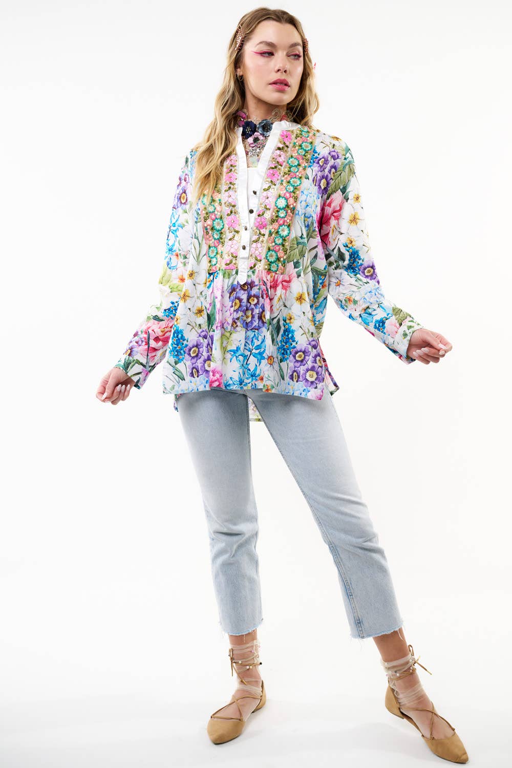 Aratta - Ibiza Embroidered Blouse / Top: White Floral / M