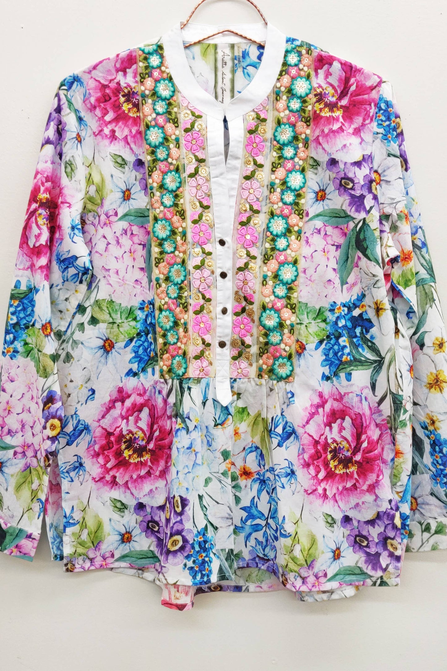 Aratta - Ibiza Embroidered Blouse / Top: White Floral / M