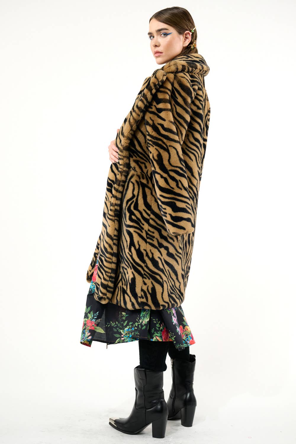 Aratta - Zinnia Shirt-Dress: Black Floral / XL