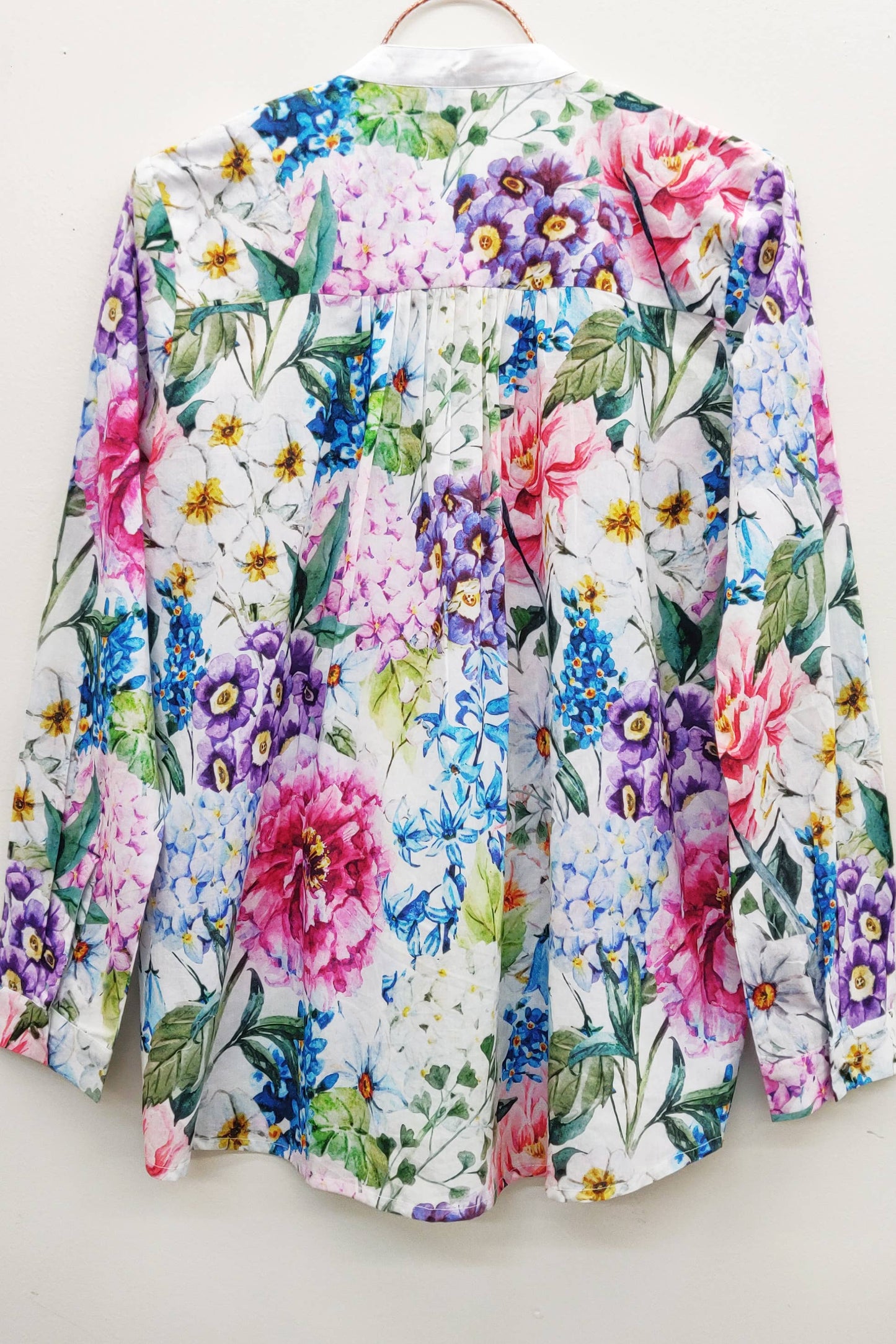 Aratta - Ibiza Embroidered Blouse / Top: White Floral / M
