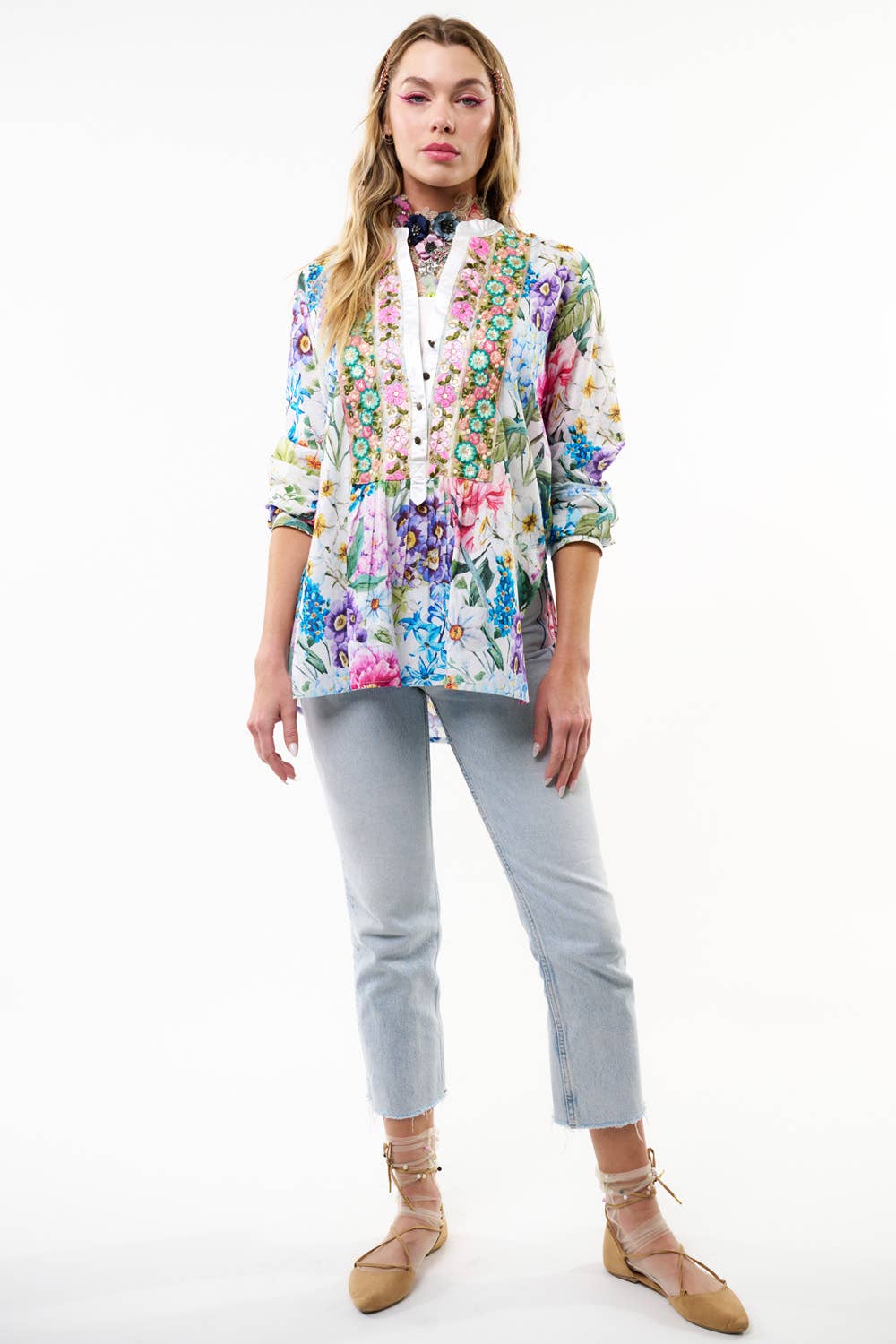 Aratta - Ibiza Embroidered Blouse / Top: White Floral / M