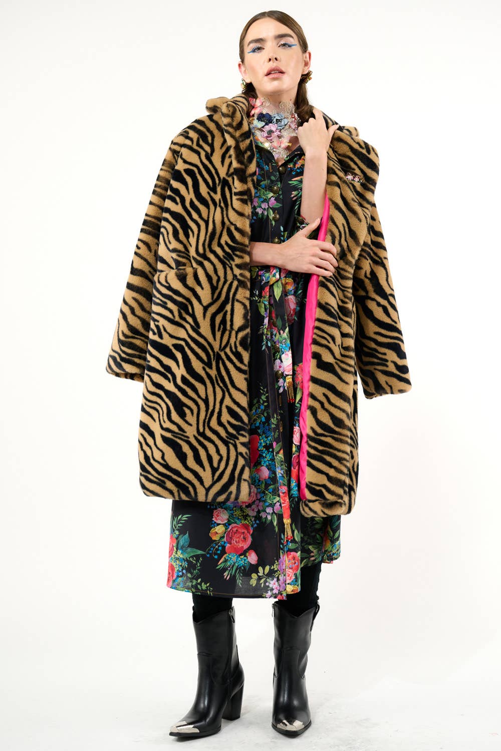 Aratta - Zinnia Shirt-Dress: Black Floral / XL