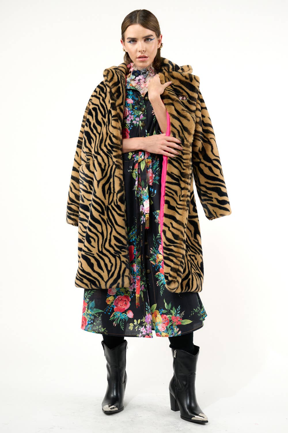 Aratta - Zinnia Shirt-Dress: Black Floral / L